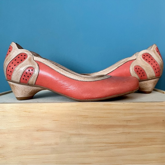 Cute coral heels size 6 - Picture 2 of 9